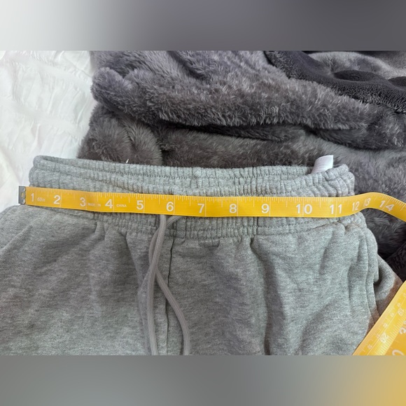 UNIQLO XS SWEATPANTS GREY - Picture 4 of 4